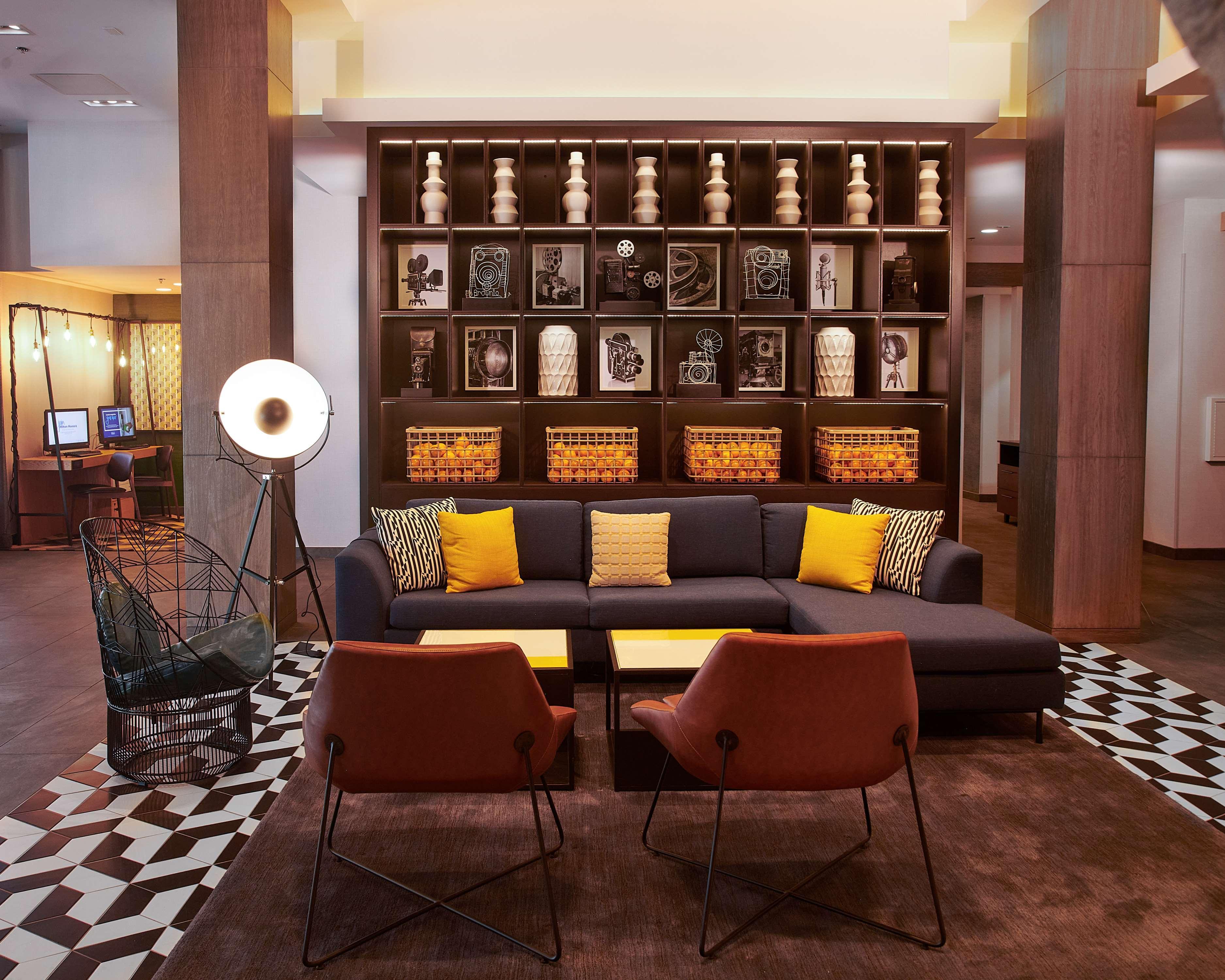 Hampton Inn & Suites Sherman Oaks Los Angeles Bagian luar foto