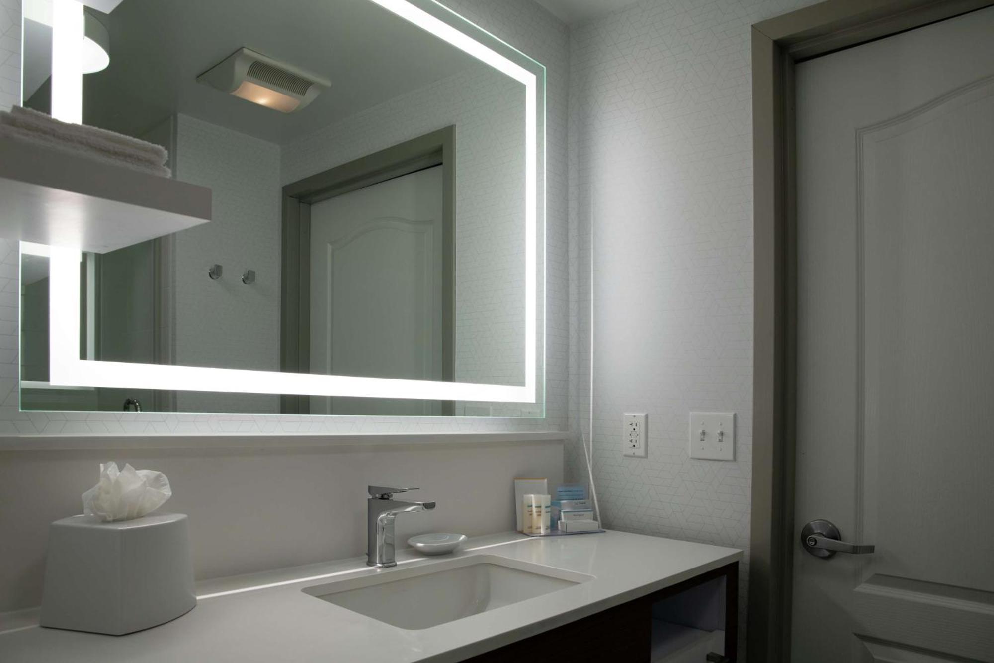 Hampton Inn & Suites Sherman Oaks Los Angeles Bagian luar foto
