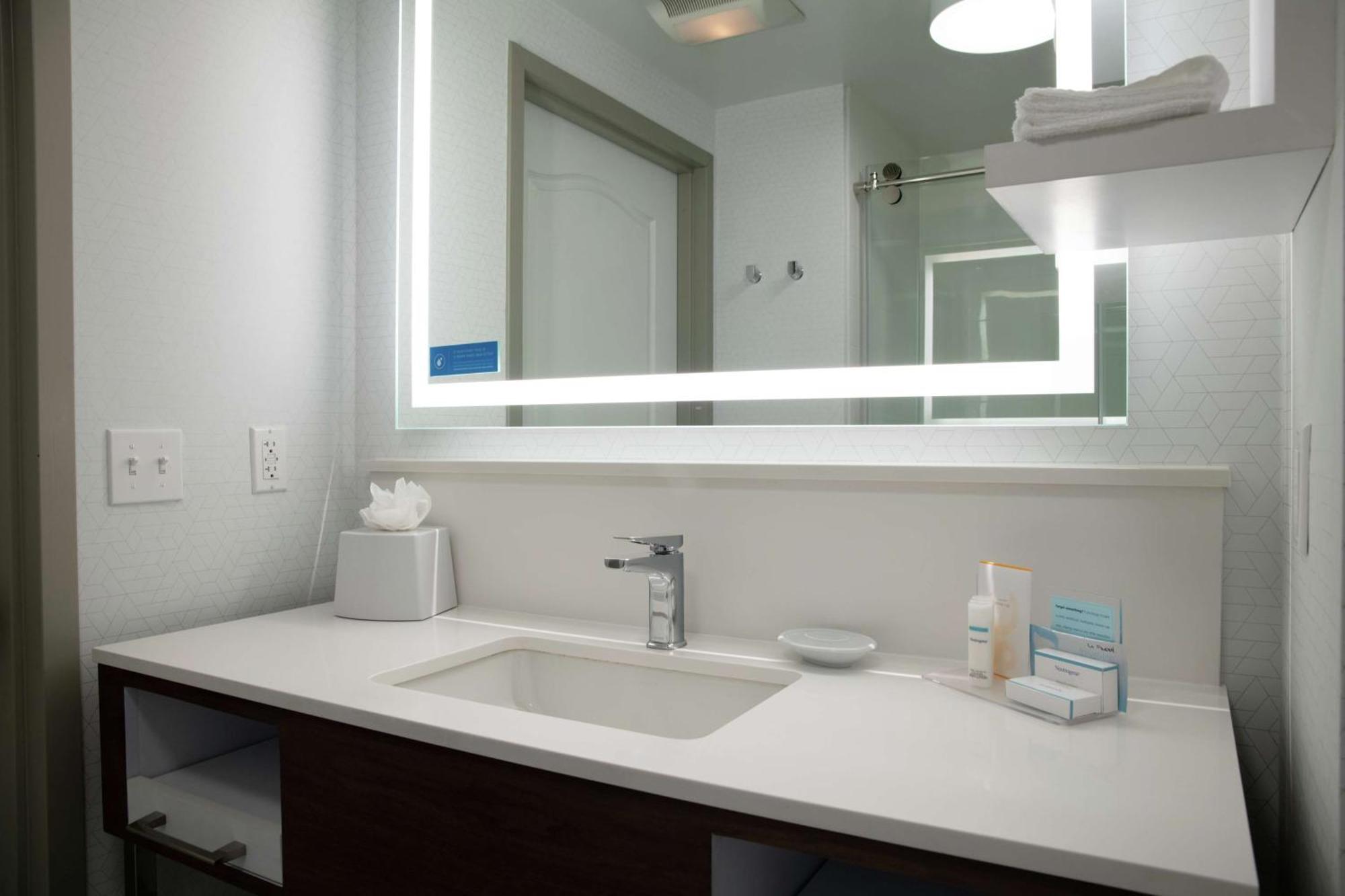 Hampton Inn & Suites Sherman Oaks Los Angeles Bagian luar foto